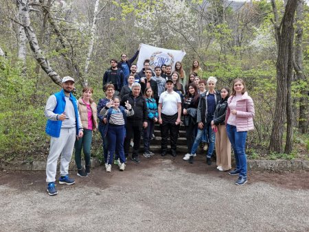 Сотрудники и обучающиеся филиала РЭУ им. Г.В. Плеханова в г.  Пятигорске приняли активное участие в субботнике по очистке территории города-курорта Пятигорска