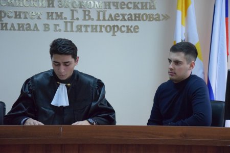 День открытых дверей: абитуриенты приняли участие в деловой игре «Судебное заседание»