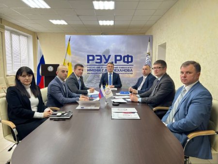 В Пятигорском филиале РЭУ им. Г.В. Плеханова состоялась секция «Проблемы глобальной трансформации и векторы странового развития»