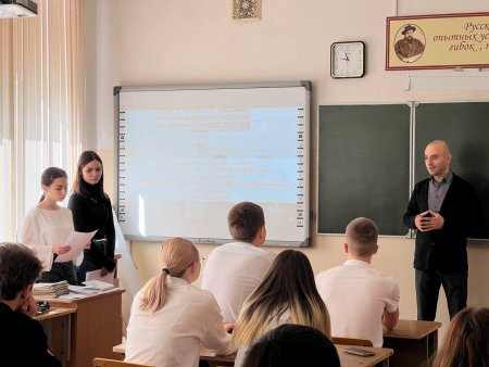 Студенты-волонтёры нашего филиала провели серию классных часов для обучающихся школ и колледжей города Пятигорска